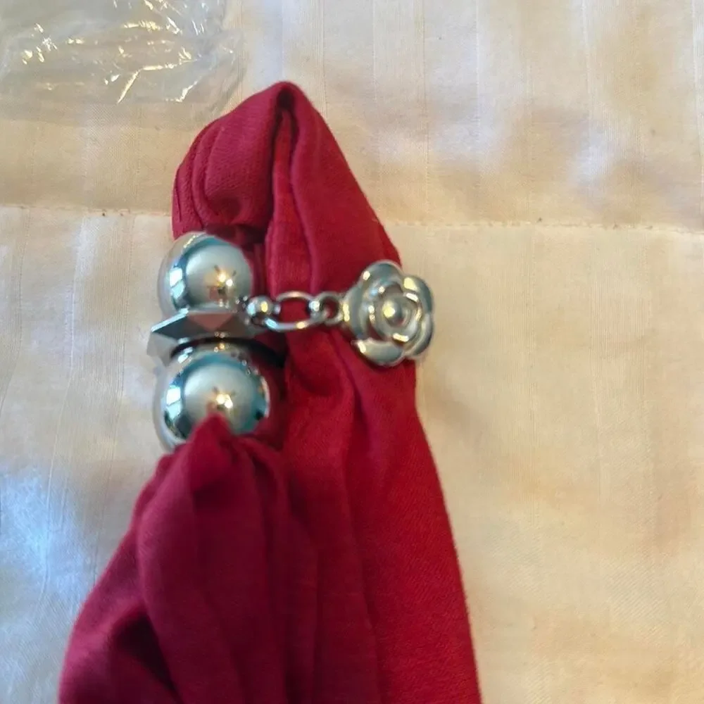 Red and silver scarf with a red pendant - Picture 8 of 9